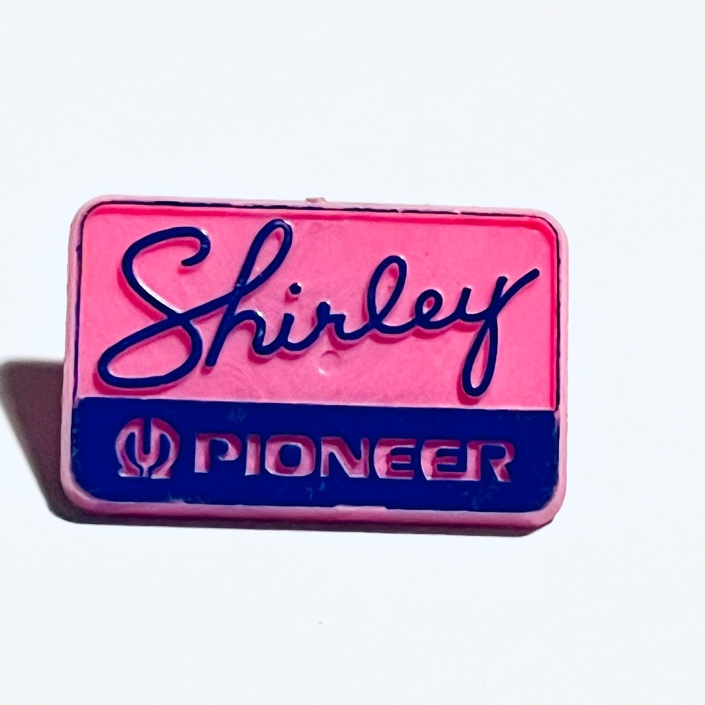 VINTAGE SHIRLEY MILDOWNEY - SHIRLEY PIONEER HAT PIN